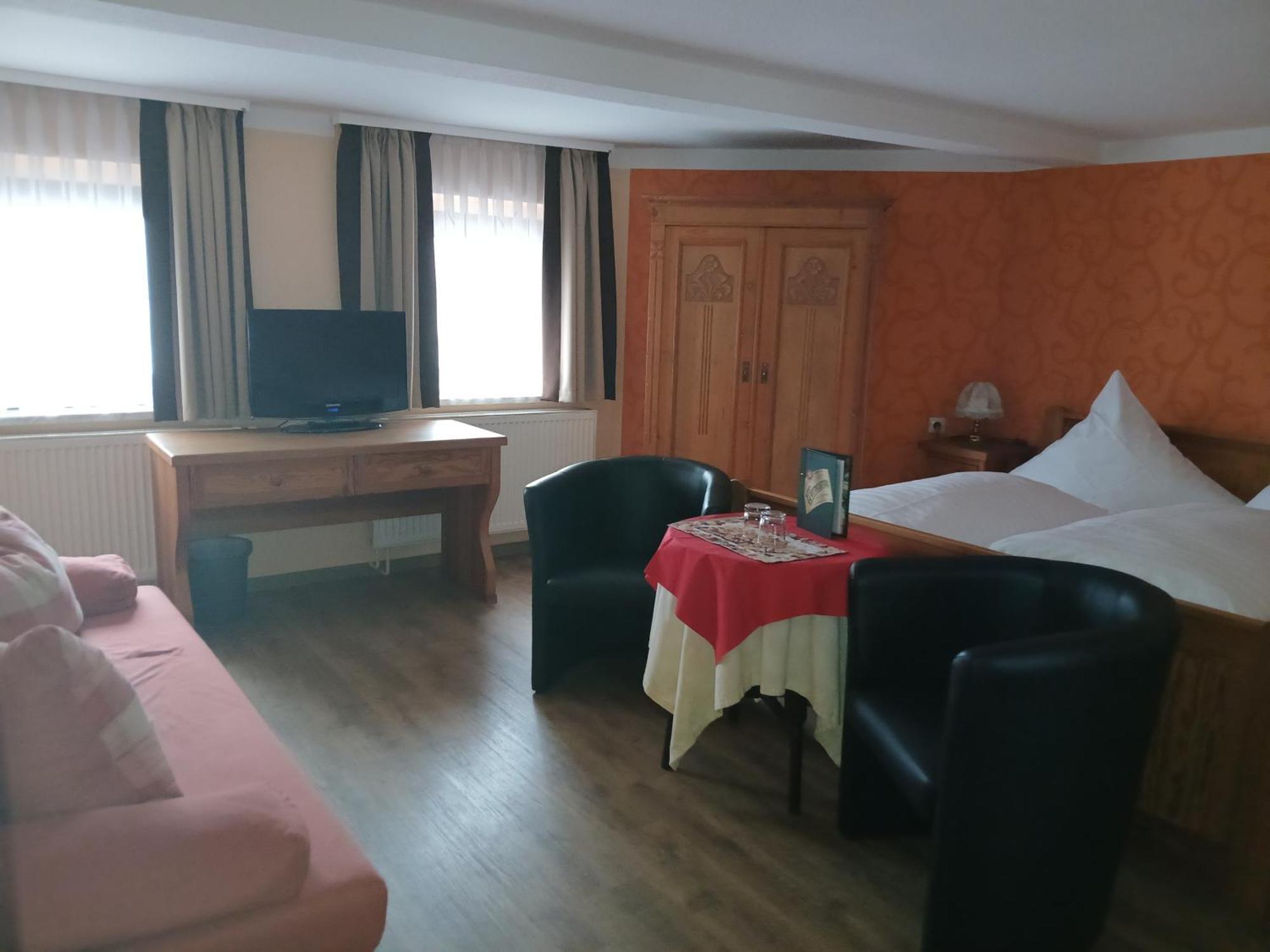 Jägerhalle Hotel 2*